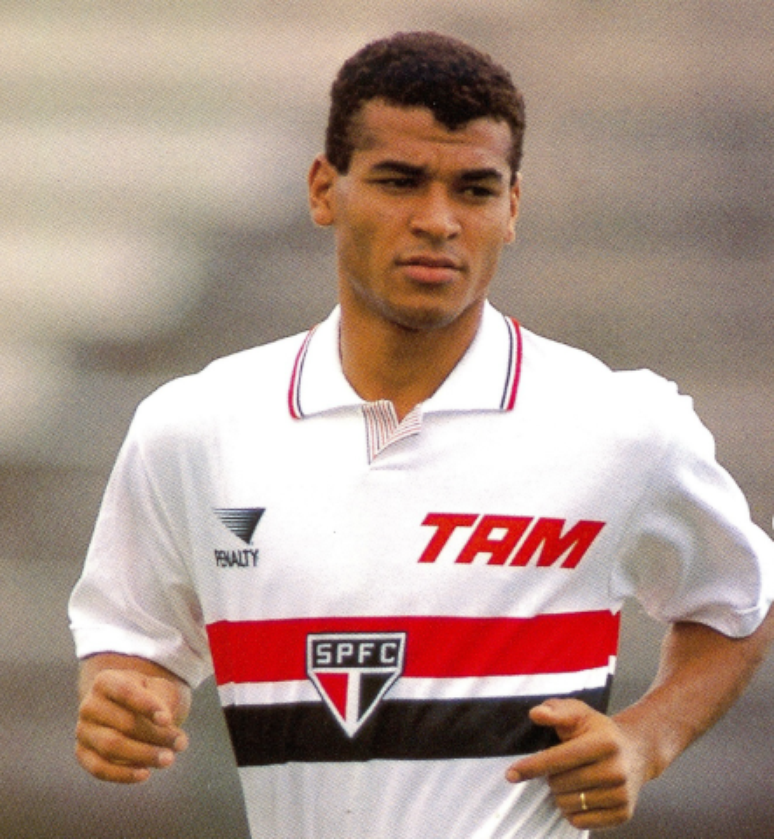 Cafu atuando pelo S&atilde;o Paulo em 1994 
