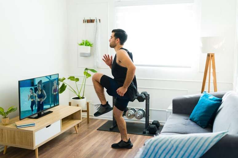 O HIIT ajuda a reduzir a gordura visceral, especialmente em pessoas com excesso de peso 