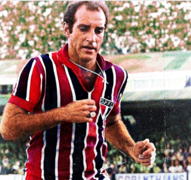 Gerson atuando pelo S&atilde;o Paulo nos anos 70 