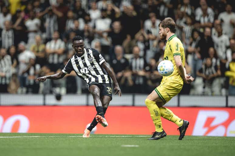 Dentro de campo, o Atl&eacute;tico venceu o Mirassol e est&aacute; na 10&ordf; posi&ccedil;&atilde;o do Campeonato Brasileiro &ndash;