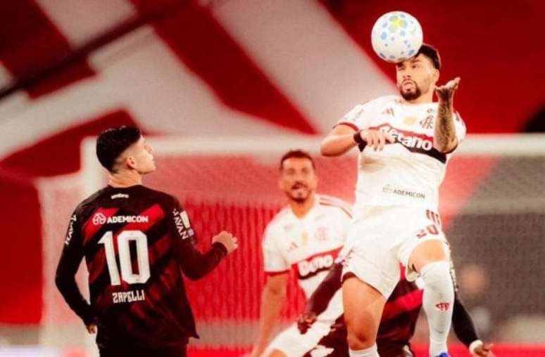 స్టాపేజ్ టైమ్‌లో డానిలో పంపబడ్డాడు మరియు పల్మీరాస్‌కి వ్యతిరేకంగా రుబ్రో-నీగ్రోను కోల్పోయాడు -