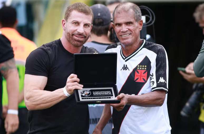 Homenagem ao &iacute;dolo durante o Campeonato Carioca &ndash;