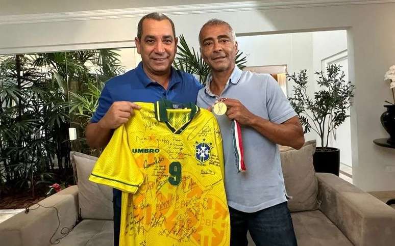 Zinho, &agrave; esquerda, ex-jogador da Sele&ccedil;&atilde;o Brasileira 