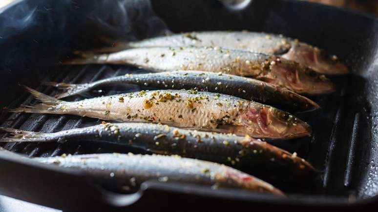 As sardinhas podem ser preparadas na grelha ou em muitas outras apresenta&ccedil;&otilde;es