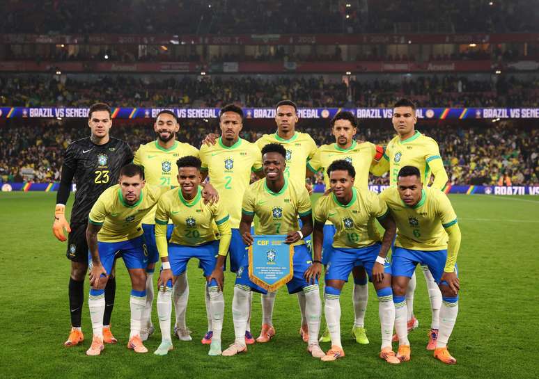 Sele&ccedil;&atilde;o Brasileira antes de partida 