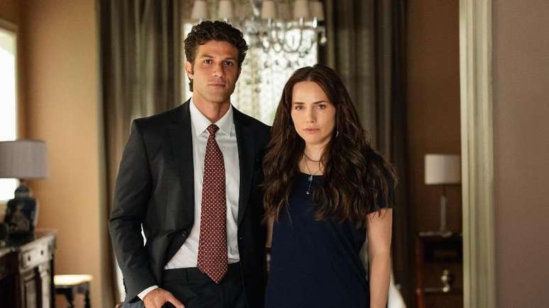 Injusti&ccedil;ada, Adriana (Let&iacute;cia Colin) contar&aacute; com o apoio e o amor de Pedro (Chay Suede) para reconquistar a heran&ccedil;a