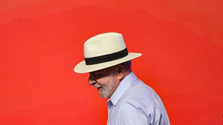 Desgaste entre os indecisos n&atilde;o significa necessariamente migra&ccedil;&atilde;o de votos para o presidente Lula, que abriu vantagem em pesquisa ap&oacute;s o epis&oacute;dio