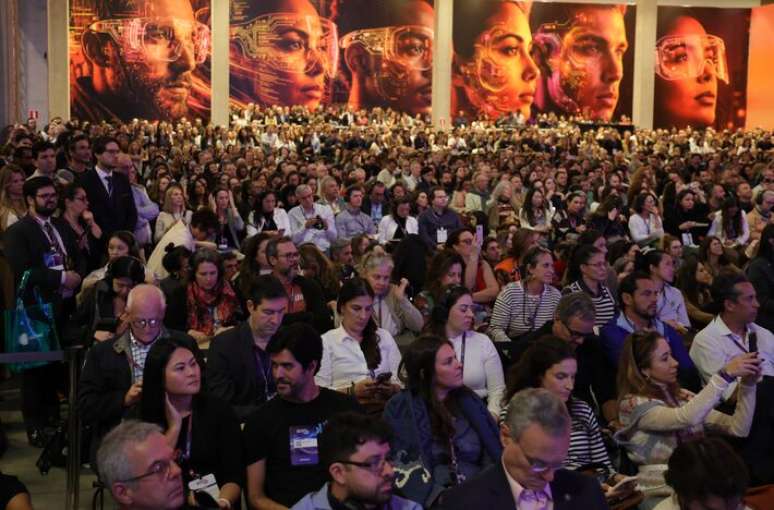 Plen&aacute;ria lotada no SPIW para a conversa entre Daniel Goleman e Marcelo Gleiser