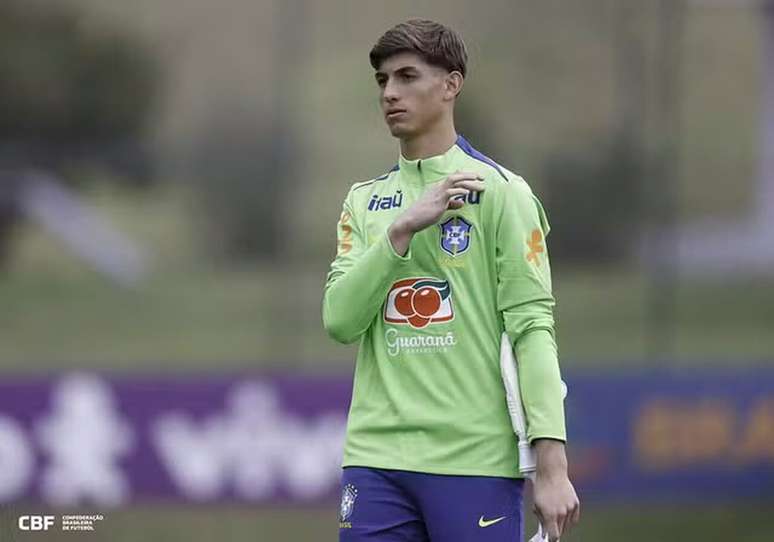 Goleiro L&eacute;o Nannetti j&aacute; &eacute; figurinha carimbada nos treinos da Sele&ccedil;&atilde;o principal &ndash;