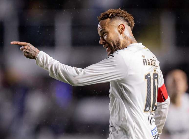 Neymar est&aacute; fora do jogo contra o San Lorenzo &ndash;