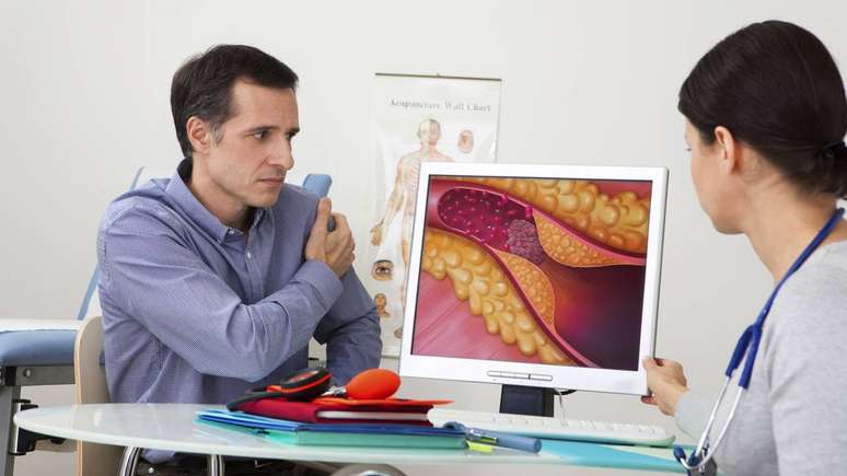 As causas do colesterol alto costumam envolver uma combina&ccedil;&atilde;o de h&aacute;bitos de vida e predisposi&ccedil;&atilde;o gen&eacute;tica &ndash; depositphotos.com / imagepointfr