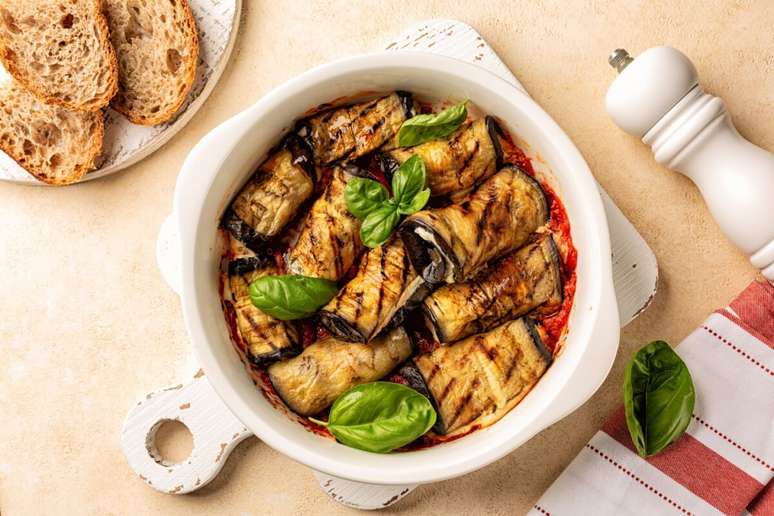 Berinjela com ricota ao molho de tomate 