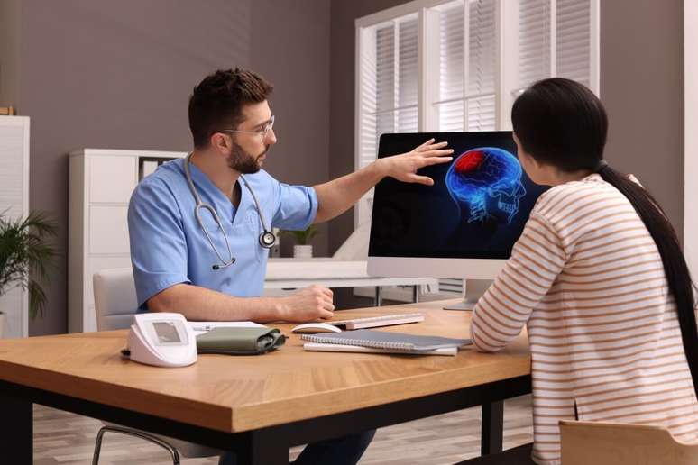O diagn&oacute;stico da cefaleia &eacute; cl&iacute;nico e deve ser feito por um neurologista 