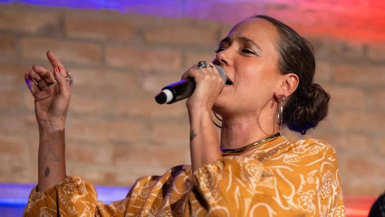 Esgotamento do dia a dia como mulher, mãe e artista foi fonte de inspiração para nome do álbum