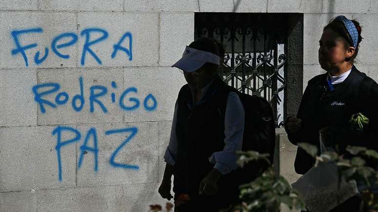 Os manifestantes picharam slogans no centro de La Paz com a mensagem "Fora Rodrigo Paz"