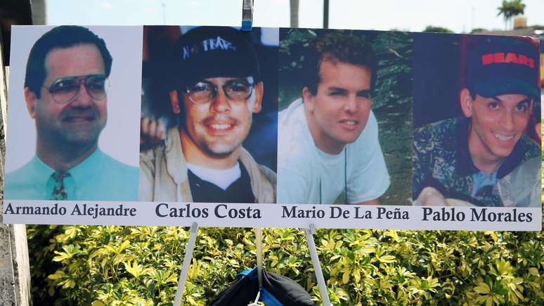 Tr&ecirc;s cidad&atilde;os americanos morreram no ataque: Armando Alejandre Jr., de 45 anos; Carlos Costa, de 29 anos; e Mario de la Pe&ntilde;a, de 24 anos. O cubano Pablo Morales, de 29 anos, que havia sido resgatado anos antes pela organiza&ccedil;&atilde;o Irm&atilde;os ao Resgate, tamb&eacute;m morreu.