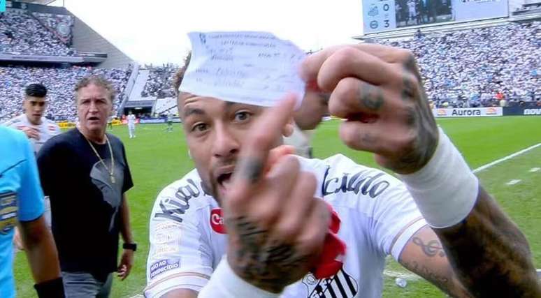Neymar reclama de ser substitu&iacute;do por engano &ndash; Santos x Coritiba &ndash; Brasileir&atilde;o &ndash; Rodada 16 &ndash; 17/05/2026 &ndash;
