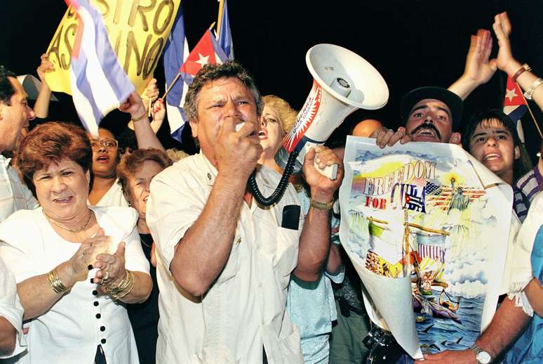 A queda dos avi&otilde;es em fevereiro de 1996 provocou protestos de exilados cubanos na Fl&oacute;rida.