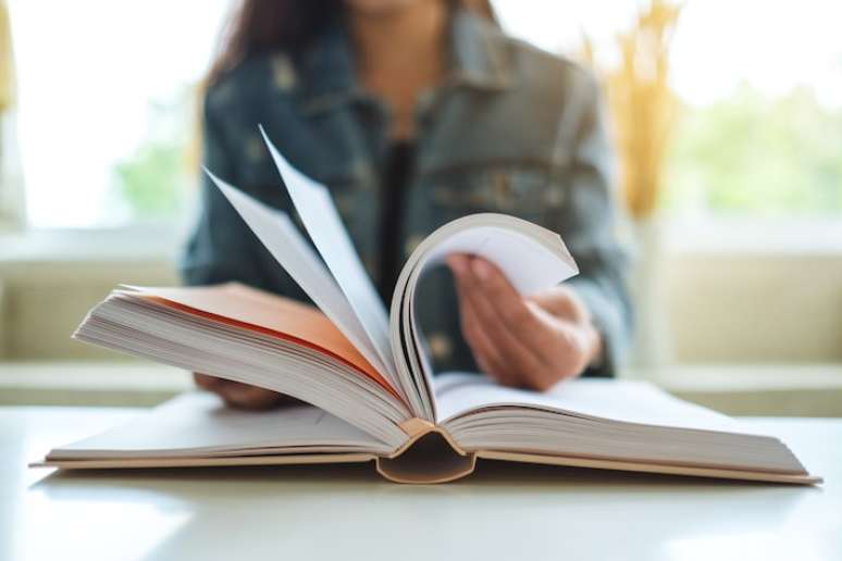 Hobbies anal&oacute;gicos como a leitura s&atilde;o importantes para desconectar.