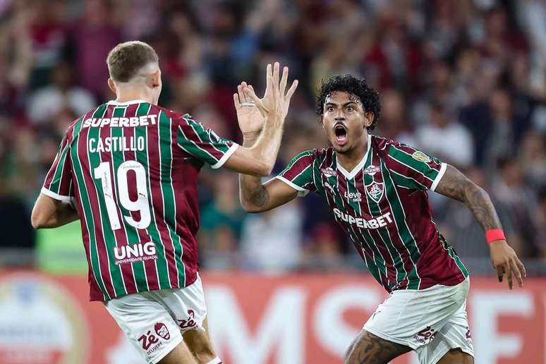 John Kennedy comemora o gol da vit&oacute;ria tricolor &ndash;