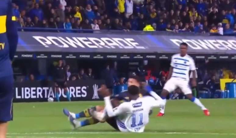 Lance que gerou a expuls&atilde;o de Gerson-