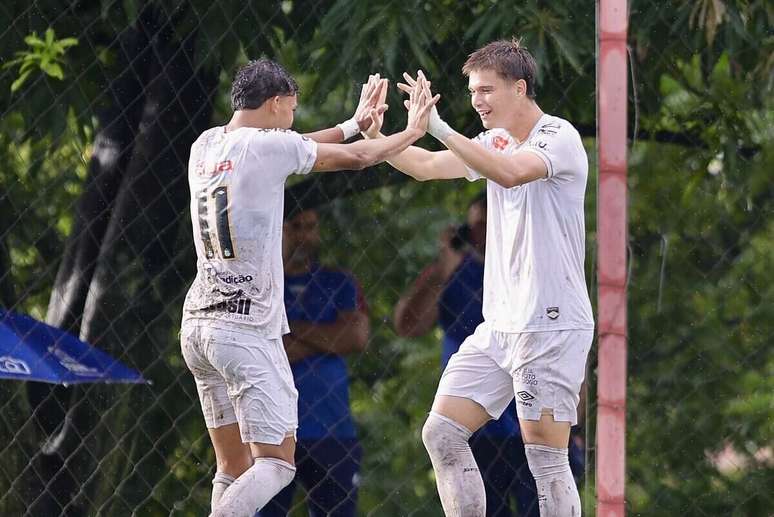 Santos tamb&eacute;m venceu de virada na &uacute;ltima rodada do Brasileir&atilde;o Sub-20 &ndash;
