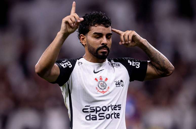 Matheus Bidu sofreu uma forte pancada durante jogo contra o Botafogo &ndash;