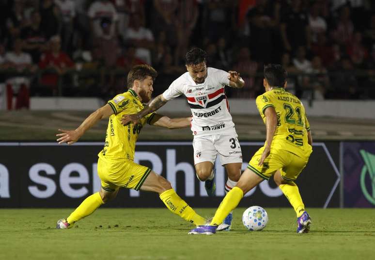 Artur tem 14 jogos pelo S&atilde;o Paulo &ndash;