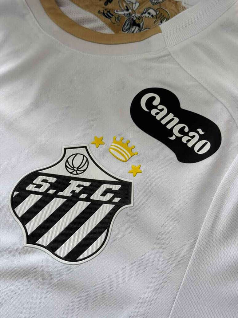 Patrocinadora adotar&aacute; as cores branco e preto em uniforme do Santos na Sul-Americana &ndash;