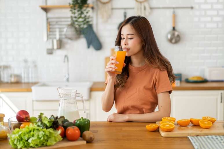 A combina&ccedil;&atilde;o entre ferro e vitamina C pode potencializar a absor&ccedil;&atilde;o do nutriente pelo organismo e favorecer a sa&uacute;de dos fios 