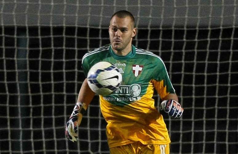 O goleiro Deola em jogo contra a equipe a Chapecoense pelo Brasileir&atilde;o &ndash;