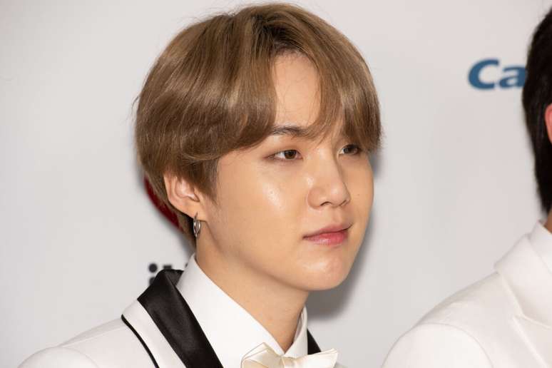 SUGA transformou experi&ecirc;ncias pessoais em m&uacute;sicas intensas e sinceras sobre emo&ccedil;&otilde;es e supera&ccedil;&atilde;o 