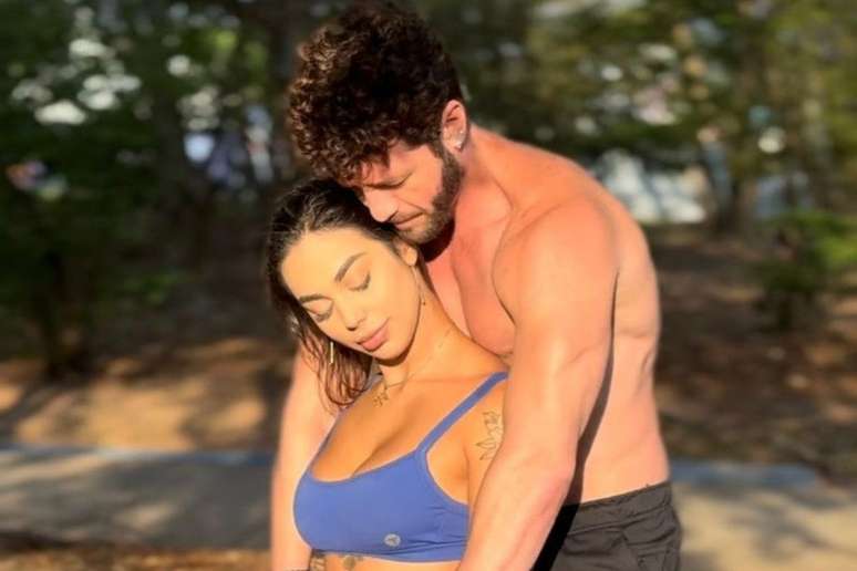 Diogo e sua esposa, Didy, posam juntos em parque