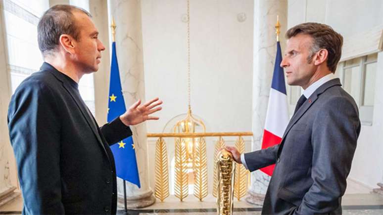 Presidente da Fran&ccedil;a, Emmanuel Macron (&agrave; direita), e Ralf Reichert, CEO da Esports Foundation (&agrave; esquerda), no Pal&aacute;cio do Eliseu, em Paris, Fran&ccedil;a, no dia 19 de maio de 2026