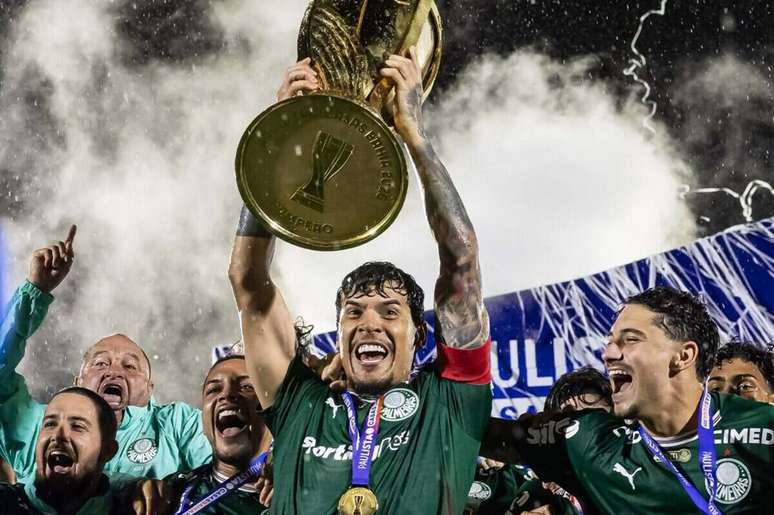 Gustavo G&oacute;mez ganha homenagem ao se tornar o maior campe&atilde;o da hist&oacute;ria do Palmeiras &ndash;