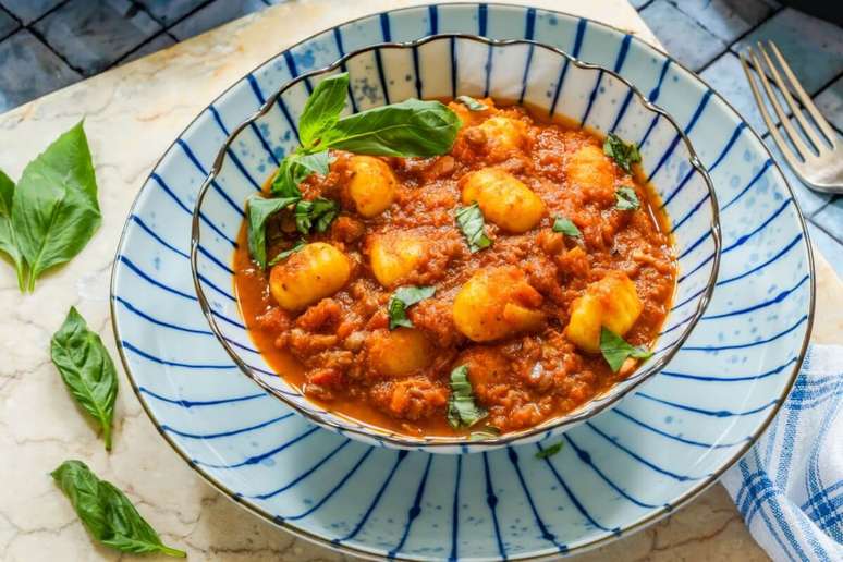 Nhoque de batata ao molho de lentilha 