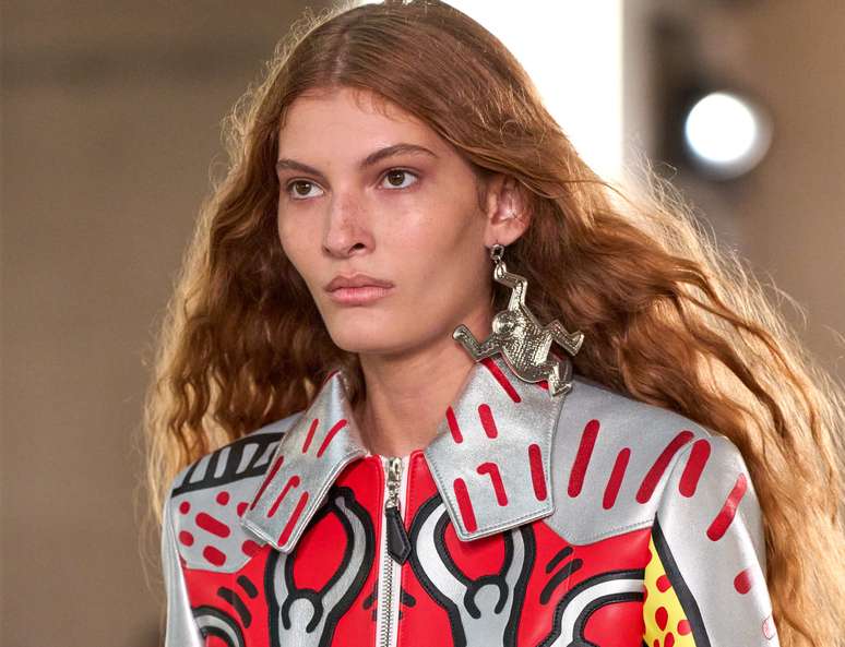 Larissa Moraes no desfile da Louis Vuitton 
