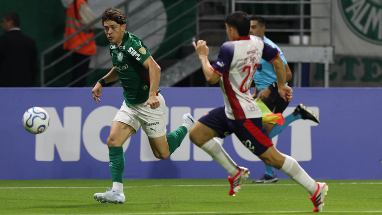 O jogador Agust&iacute;n Giay, da SE Palmeiras, em jogo contra a equipe do C Cerro Porte&ntilde;o, durante partida v&aacute;lida pela fase de grupos, da Conmebol Libertadores, na arena Allianz Parque. 