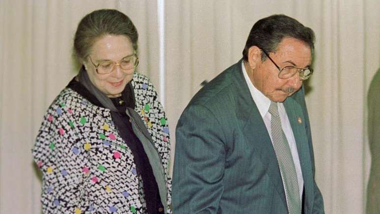 Vilma Esp&iacute;n e Ra&uacute;l Castro em 1998