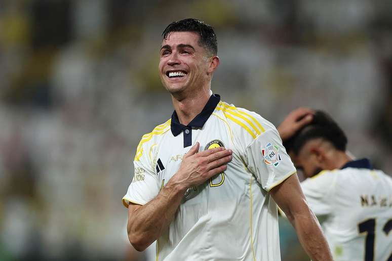 Cristiano Ronaldo comemora o segundo gol marcado na vit&oacute;ria do Al-Nassr por 4 a 1 sobre o Damac &ndash;