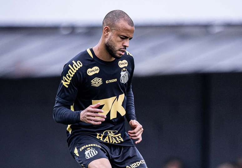 Mayke est&aacute; entre os nomes cogitados para deixar o Santos &ndash;