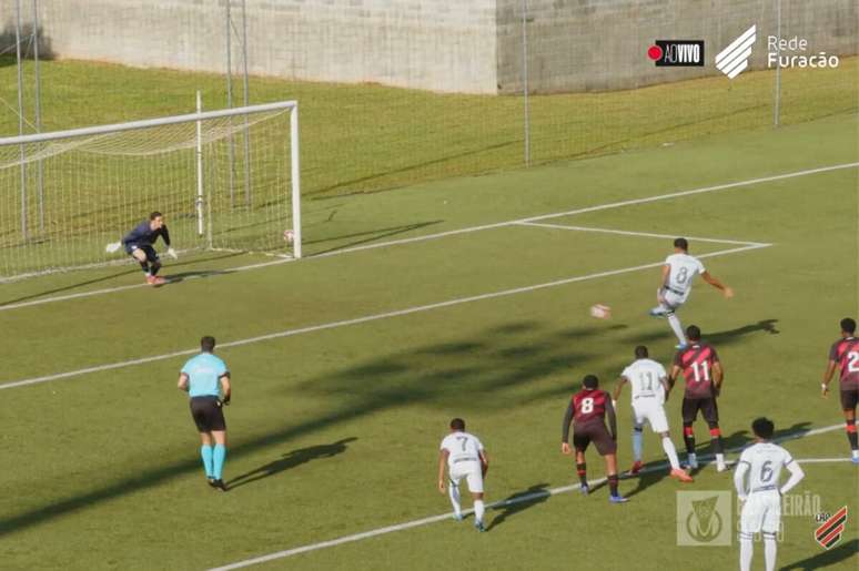 Valim tira do alcance do goleiro do Paranaense em cobran&ccedil;a de p&ecirc;nalti &ndash;