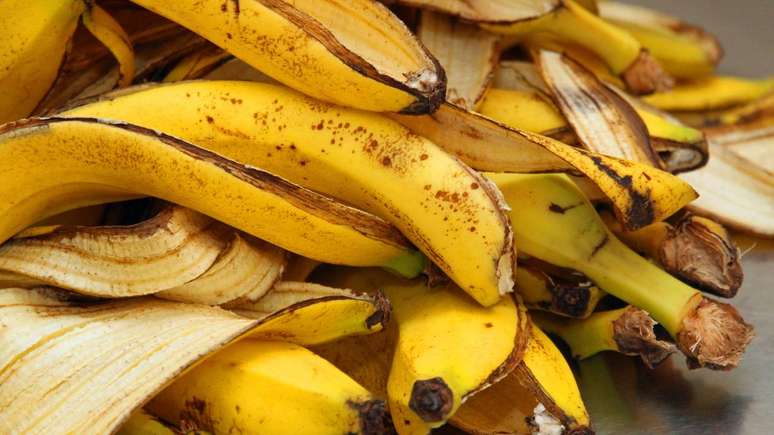 Al&eacute;m da cozinha, o reaproveitamento de cascas de frutas ganha cada vez mais espa&ccedil;o nos cuidados dom&eacute;sticos &ndash; depositphotos.com / ChiccoDodiFC