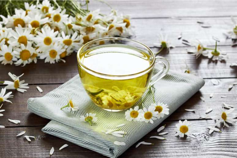 Com efeito calmante, a camomila tamb&eacute;m contribui para o conforto digestivo, especialmente quando o desconforto est&aacute; ligado ao estresse 
