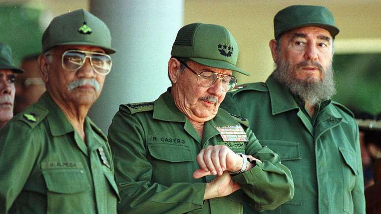 Ra&uacute;l Castro comandava as For&ccedil;as Armadas de Cuba quando dois ca&ccedil;as da For&ccedil;a A&eacute;rea derrubaram as aeronaves da organiza&ccedil;&atilde;o Hermanos al Rescate em 1996