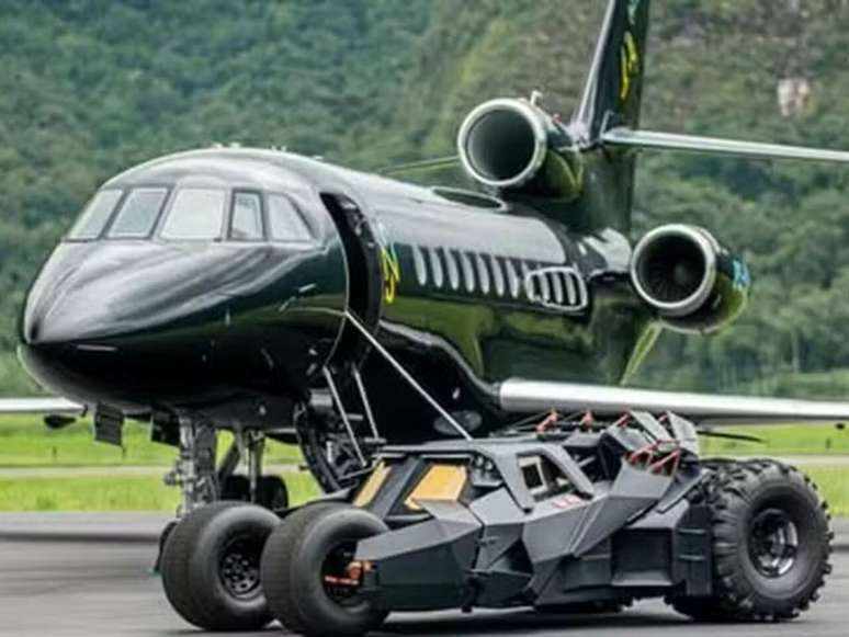 Paix&atilde;o pelo Batman tamb&eacute;m fica exposta em helic&oacute;ptero &ndash;