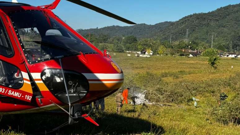 Corpo de Bombeiros atendeu ocorr&ecirc;ncia de queda de helic&oacute;ptero em Pomerode (SC)