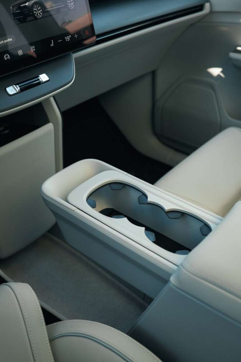 Volvo EX60 Ultra P10