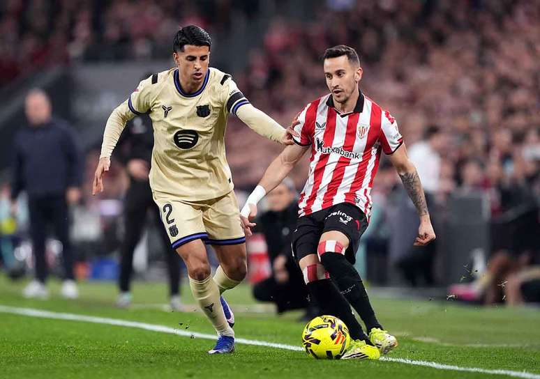 Athletic Bilbao em campo contra o Barcelona (Photo by Juan Manuel Serrano Arce/Getty Images)