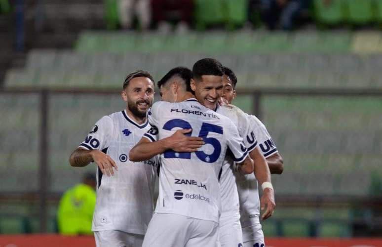 Rivadavia vence o La Guaira pela Libertadores &ndash;